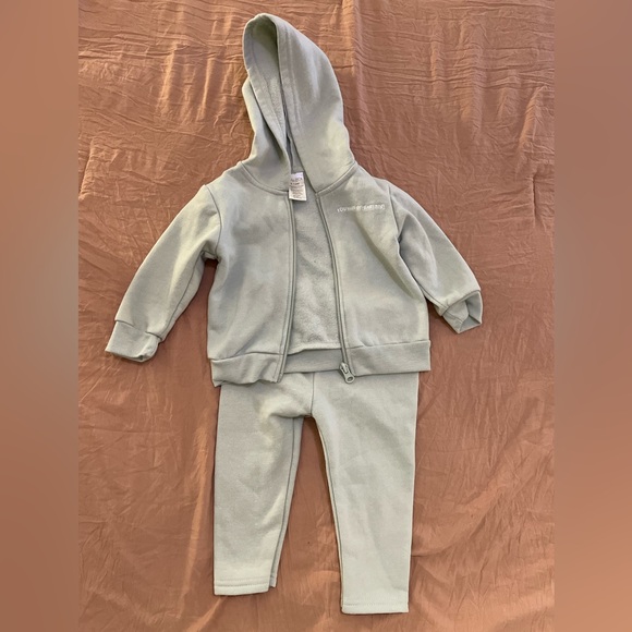 Lila & Jack 2 Piece set. Zip up jacket & sweat pants. - Picture 1 of 6